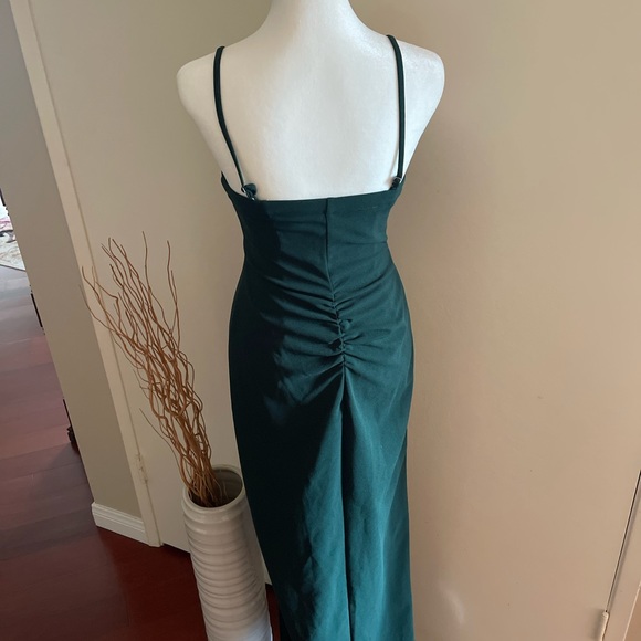 Bridesmaid gown.  Great for any occasion.  Hunter Green.  Size 2 - Picture 3 of 9